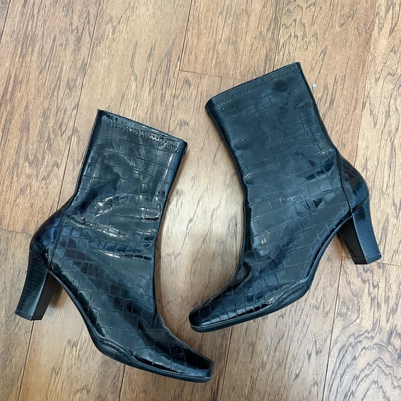 Vintage Black Croc-Embossed Faux Leather Mid Calf Square Toe Boots - Picture 3 of 7